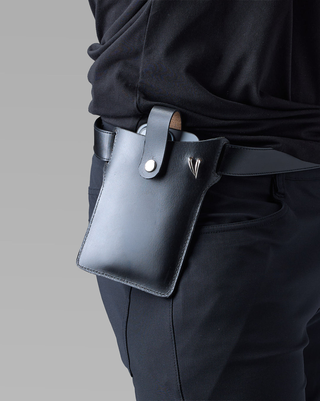 Misano black leather cell phone carrier by Leopardi Apparel