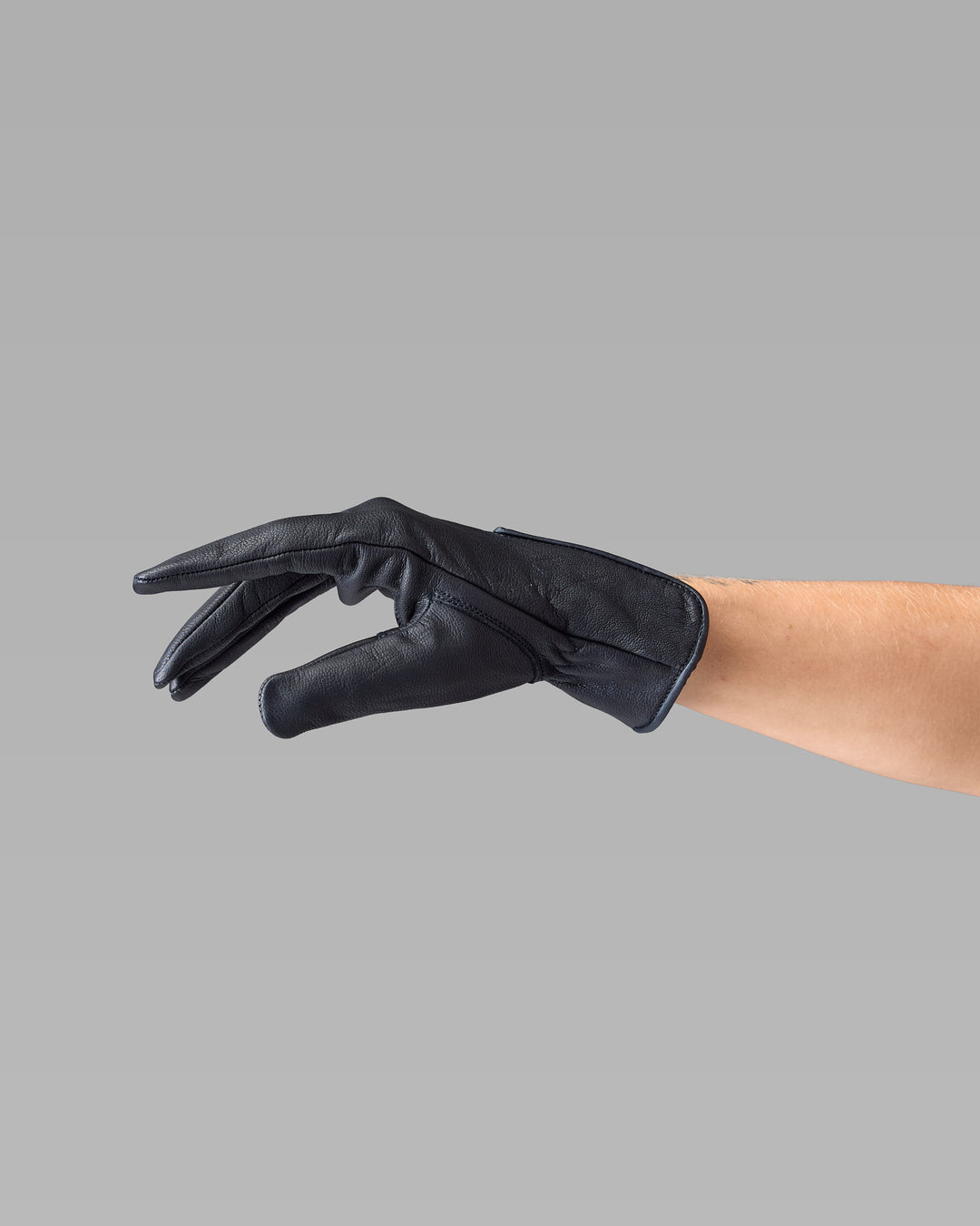 Volt fitted black leather gloves by Leopardi Apparel