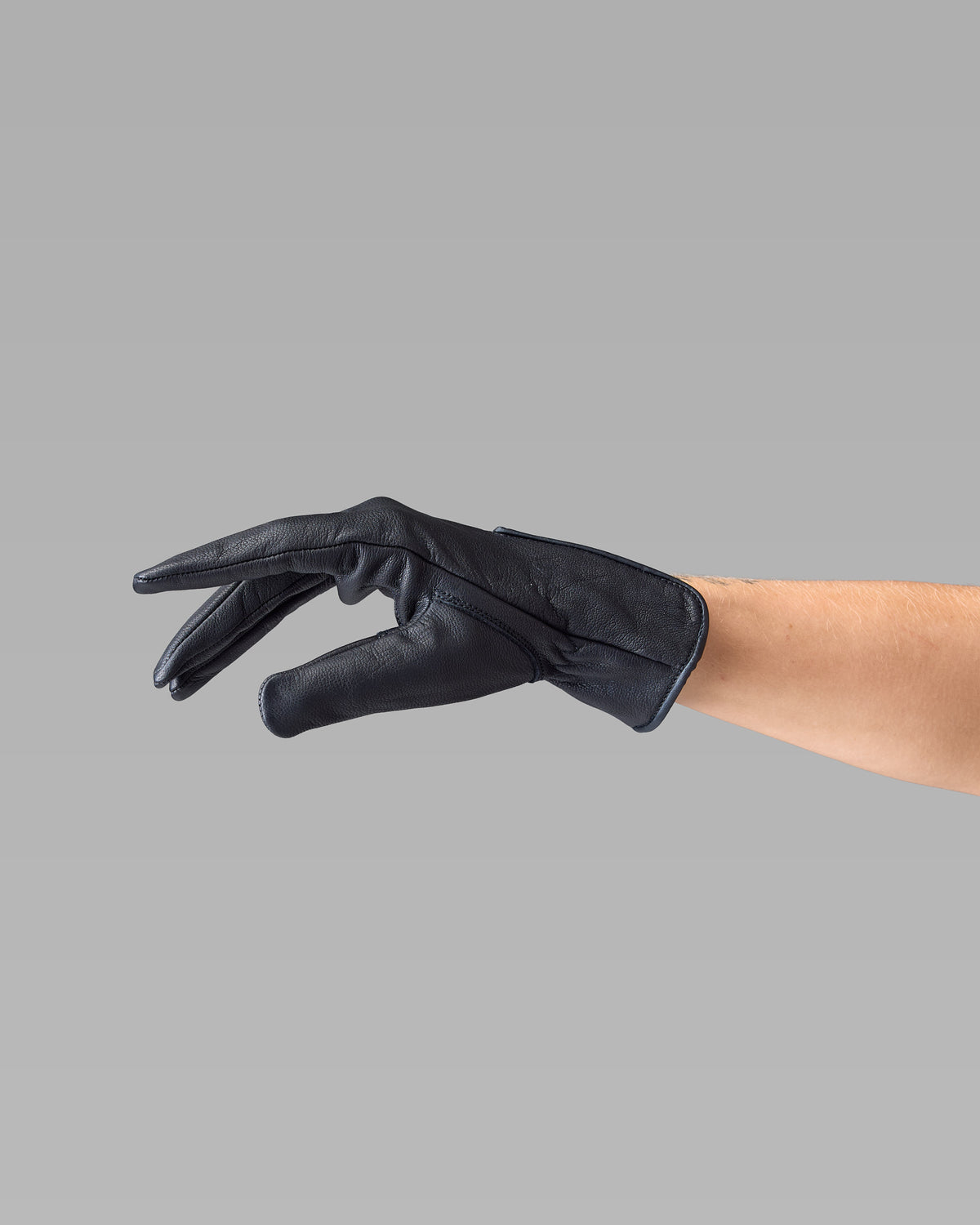 Volt fitted black leather gloves by Leopardi Apparel
