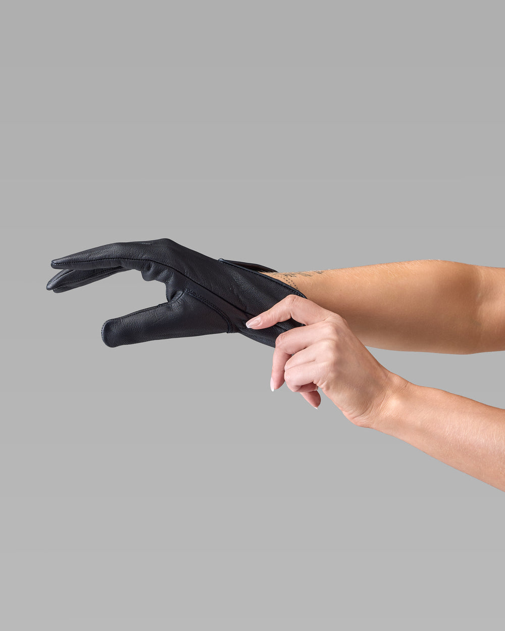 Volt fitted black leather gloves by Leopardi Apparel